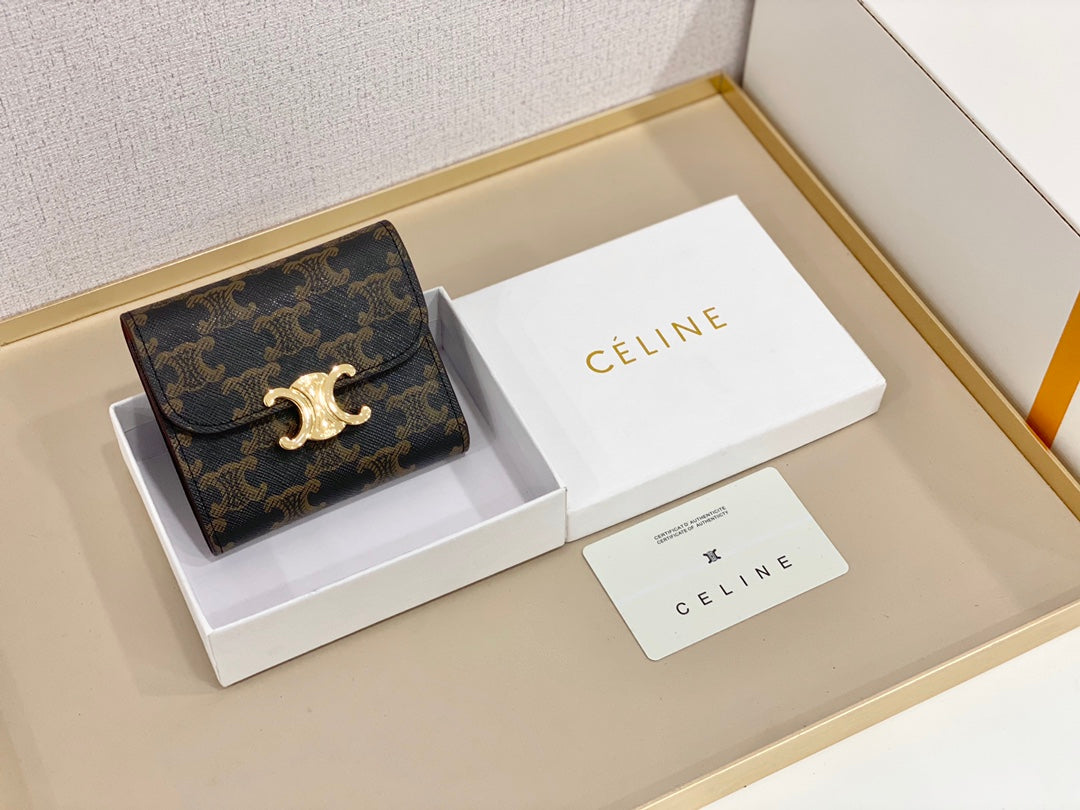 【セリーヌ】大人気 軽量&コンパクト持ち運びに便利な短い財布 !