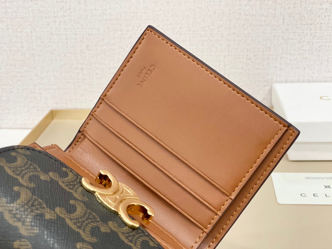 【セリーヌ】大人気 軽量&コンパクト持ち運びに便利な短い財布 !
