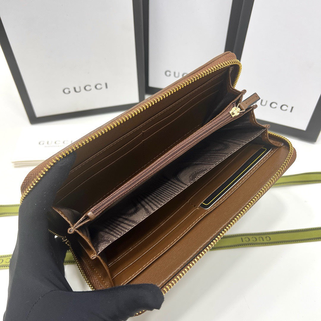 【グッチ】 限定カラー登場!超薄デザインの高級レザー財布