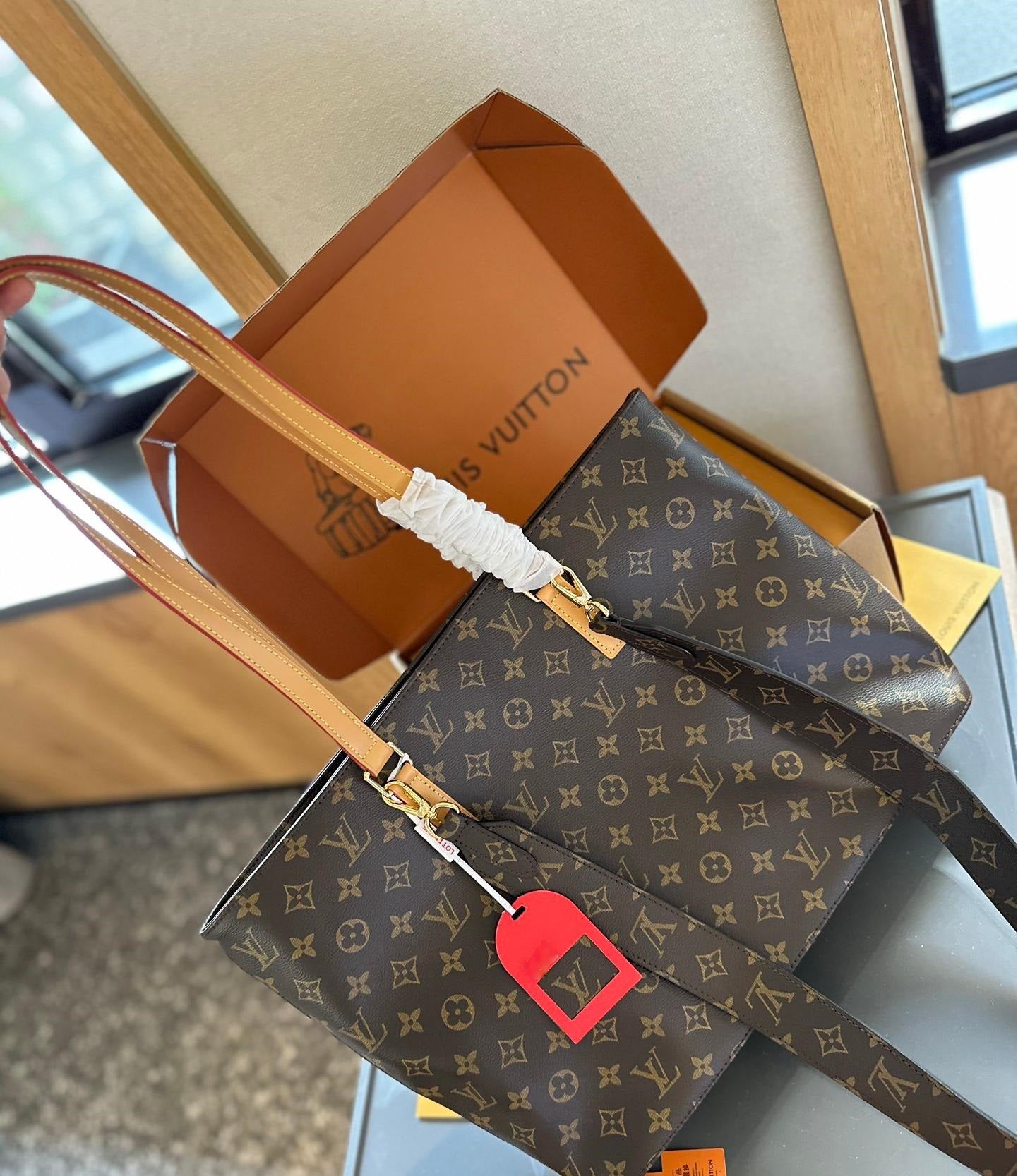 【ルイヴィトン】◆GRACEFUL|復古スタイルをモダンにアレンジしたトートバッグ♪在庫残りわずか!