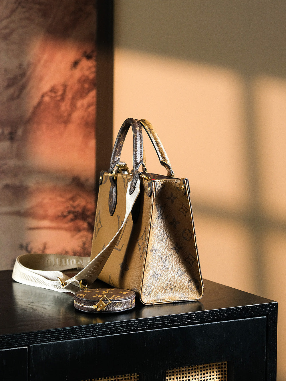 【ルイヴィトン】★大人気★男女共に人気OnTheGo PM 両面異色|入手困難M46373