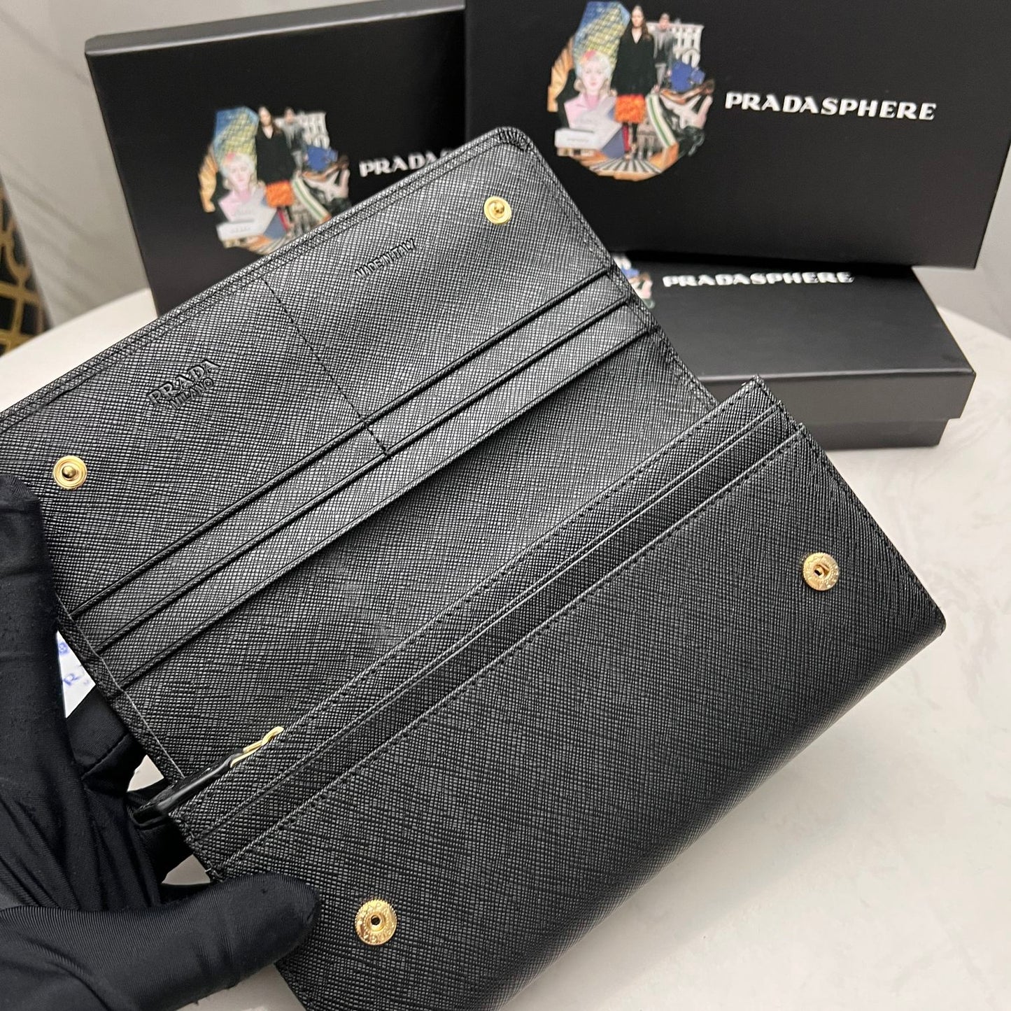 【プラダ】新作長財布 サフィアーノ素材で高級感満点