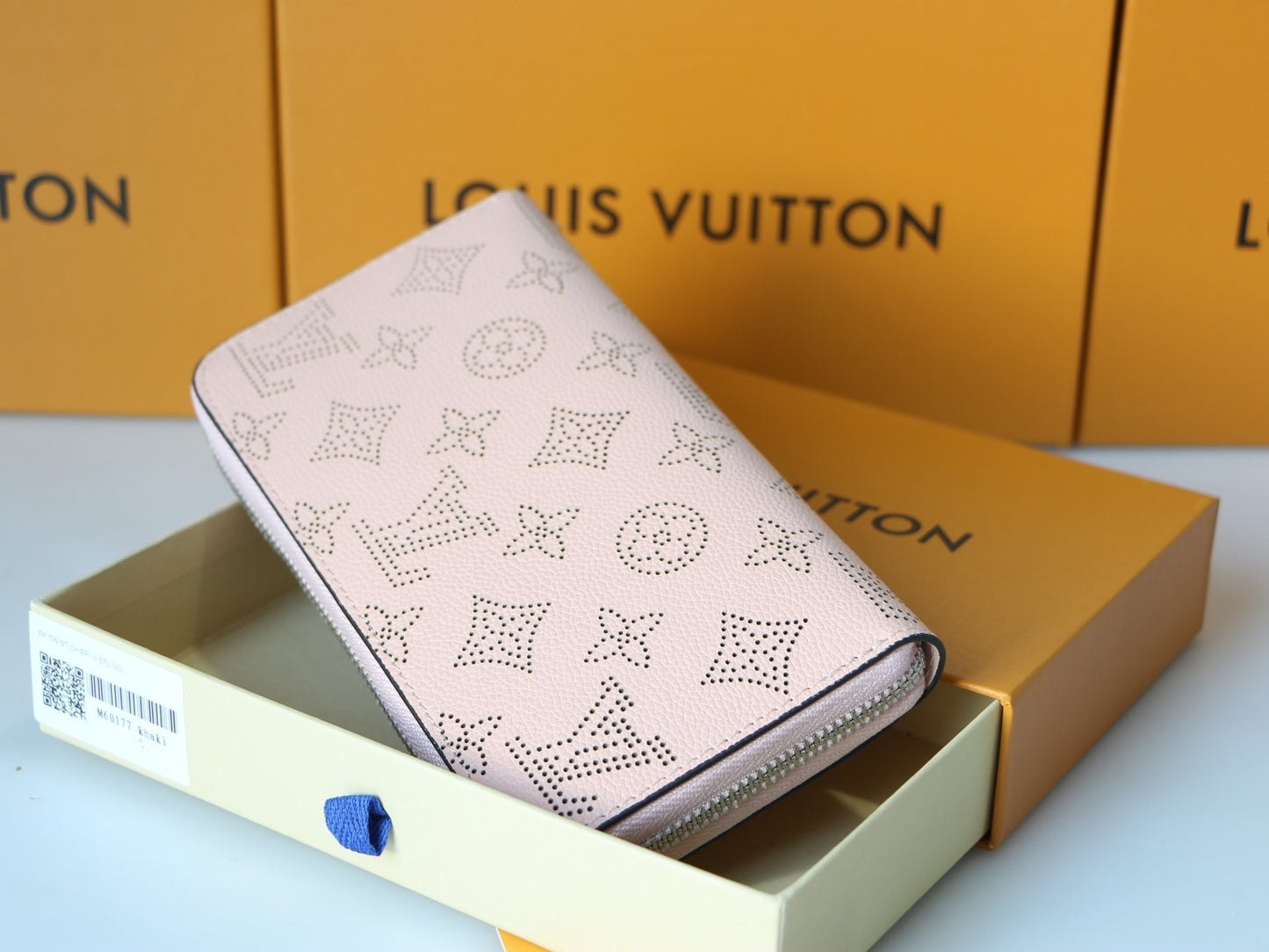 【ルイヴィトン】すぐ届く/特徴的なデザイン♪長財布 GIFTにも